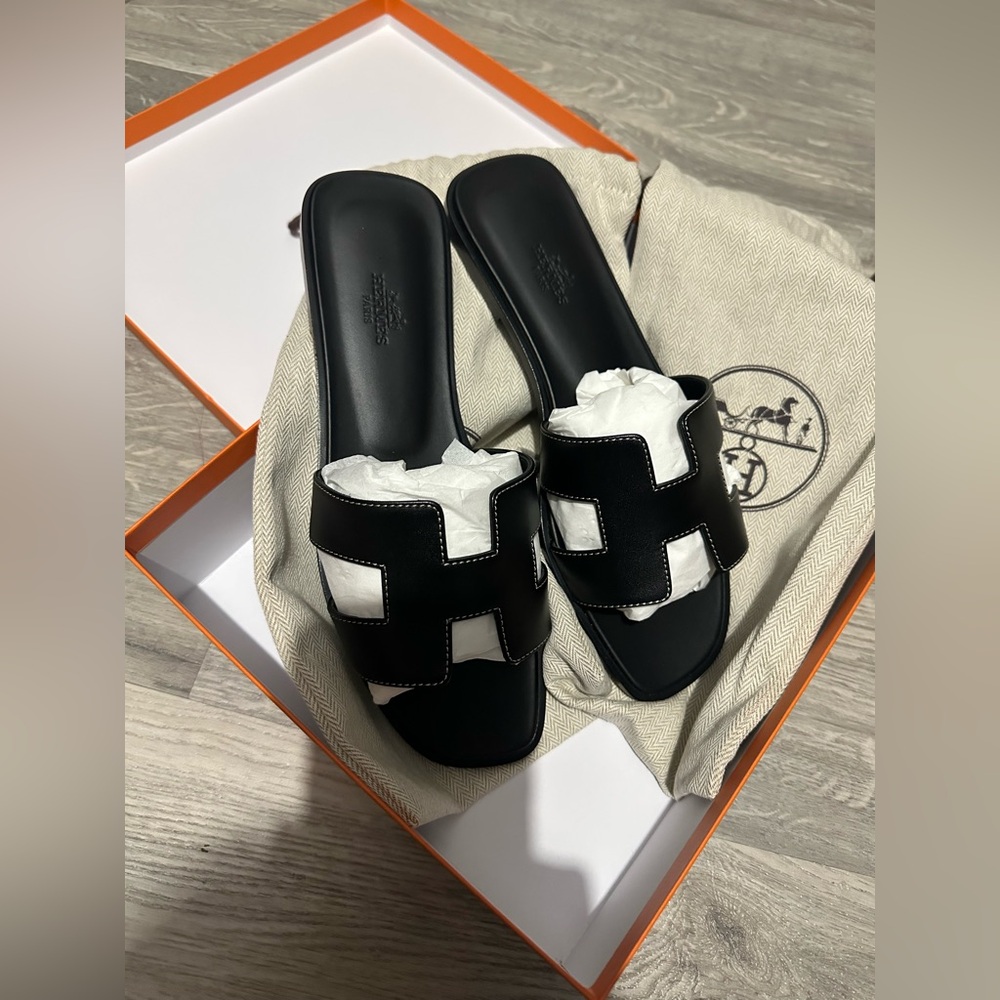 SOLD/BNIB Hermes Oran Sandals